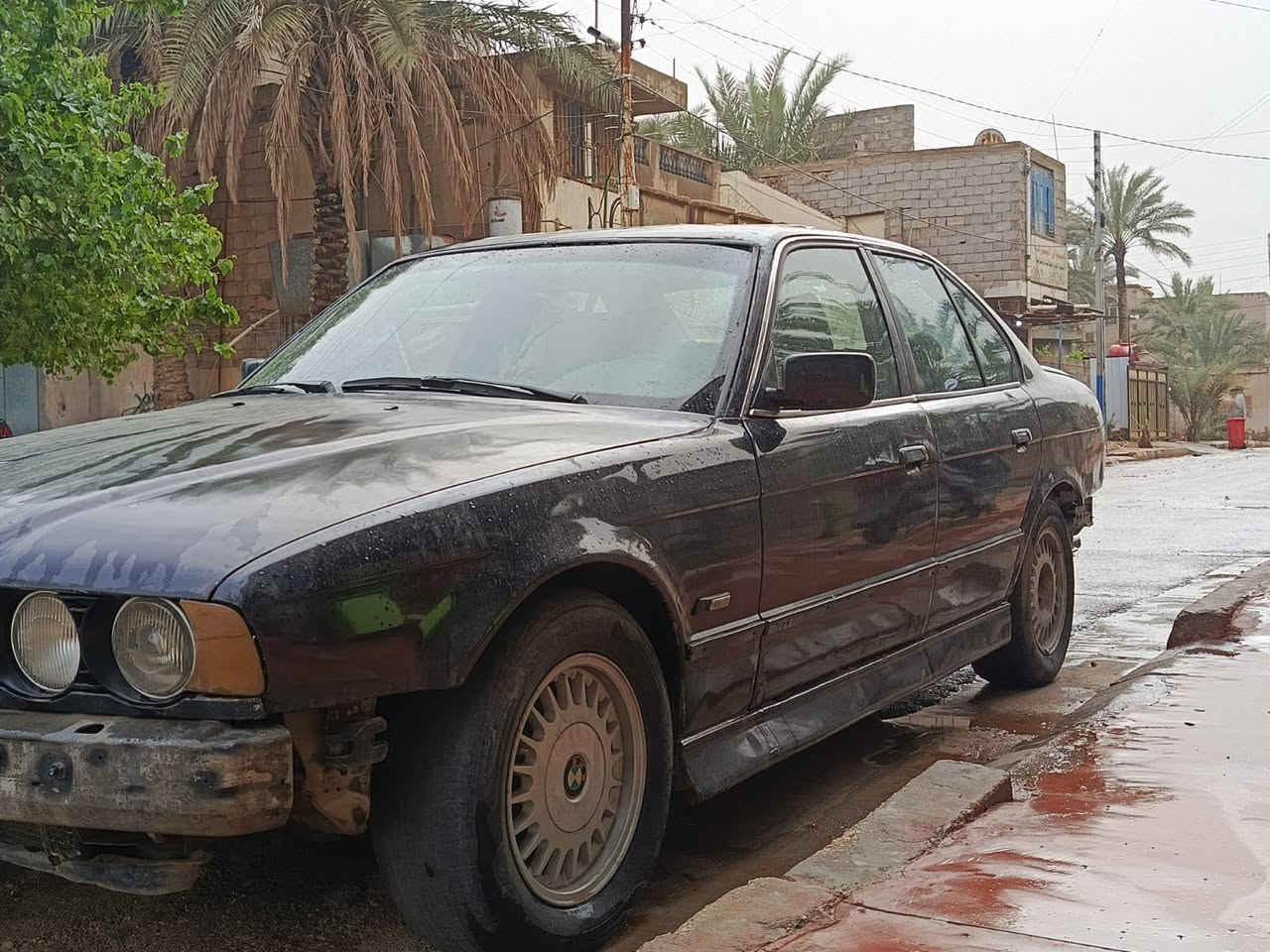 السلام عليكم 
بي ام 535 محرك وكير حاوية 
صدر امامي خلفي جديد 
رقم انبار تحويل مباشر 
السعر 35 وترهم مراوس حسب القناعه 
الرقم (***********)
