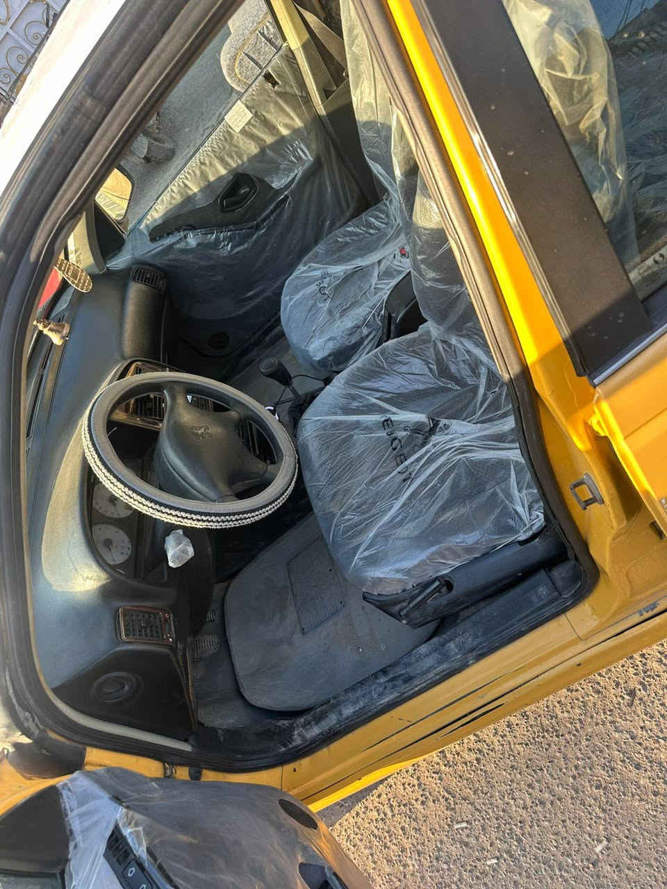 بيجو بارص 2011 السياره خير من الله مكينه كير كهربائيات
بيها ملاحضات  وكلشي واضح بلصور  
السياره بسمي مصفره هيئه  وغراامات تحويل ثاني يوم
مستعلج عله بيعتها 
عنوان بغداد الشعب  
للاستفسار ***********
