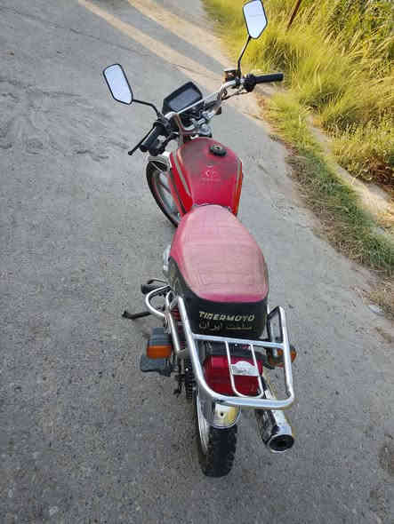 سيفان 2019  ورقة كارتونية وحدة 
 سلف هندر كهربائيات كلها شغالة 
السعر 350 وبي مجال 
اتصال ***********
