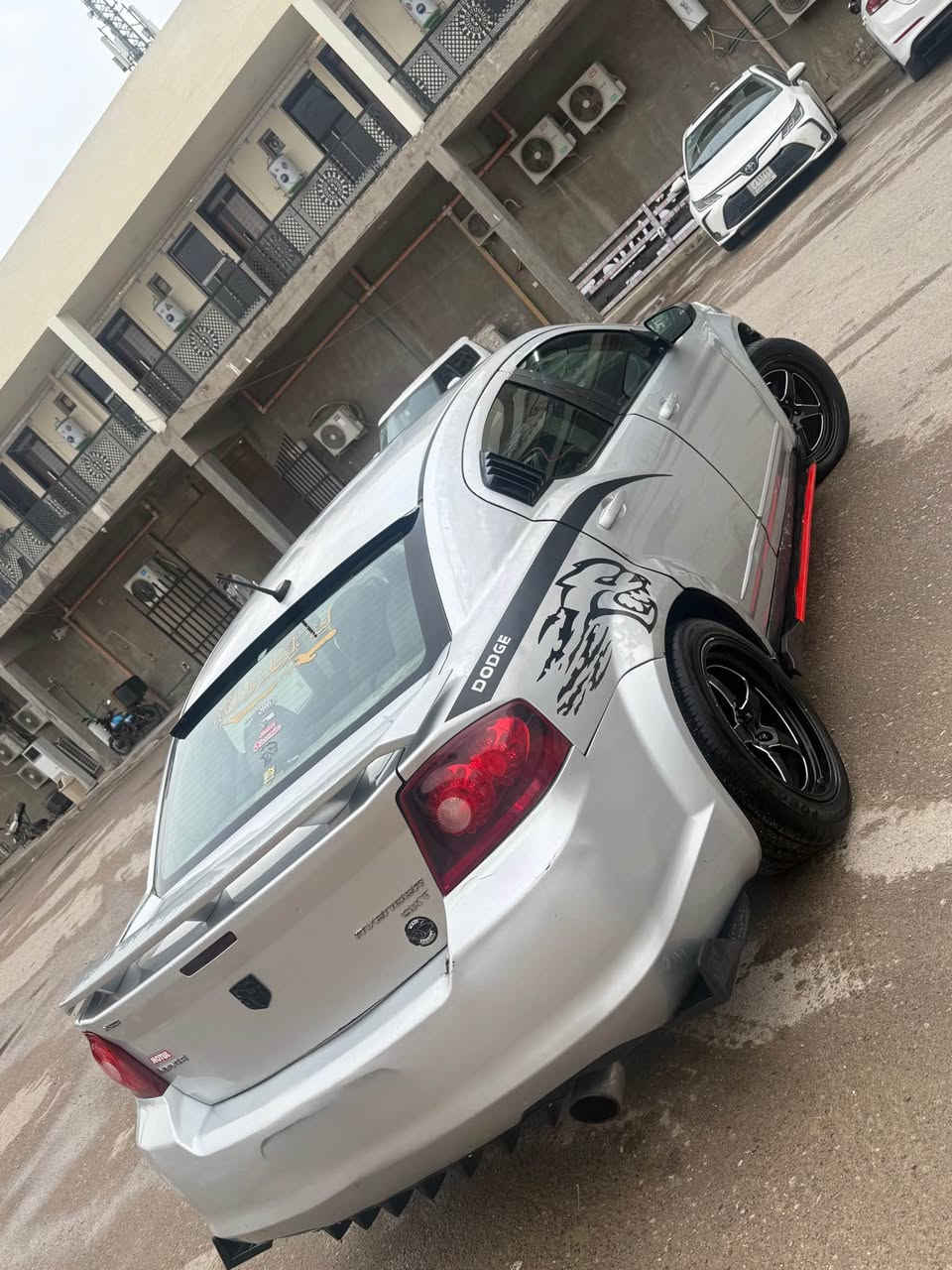 سلام عليكم 
دوج افنجر 2009
للبيع او المرواس 
⚫️مواصفات 
🔰مكينه 2400 جديده قبل سبوعين شادها 
🔰شاشه اندرويد 
🔰تحكم ستيرن 
🔰ثلاجه بل دشبول 
🔰كشن كهرباء 
🔰كروس سرعه 
🔰عليها لايتات زنون 
🔰محدثه شكل الخارج مال موديل 13
🔰تخم لحايه امامي خلفي رياضي 🏎️🏁
🔰ادامه كامله دهن وفلاتر وفيت بم وباتري جدد 
🔰سستم صوت سماعات  شادلها مال مارسدس 
🔰عليها تخم ويلات ويلد رياضي + القديم موجود مالتها 
🔰عليها كزوز مرعب اني مسوي القديم موجود تكدر ترجعه 

⚠️السياره نقصها غاز تبريد فقط 

🚧السياره بيها مكانات صبغ ابيعلك حزام

السعر65ورقه وبيها مجال للتواصل ***********
مكاني بغداد زيونه بغداد, العراق
