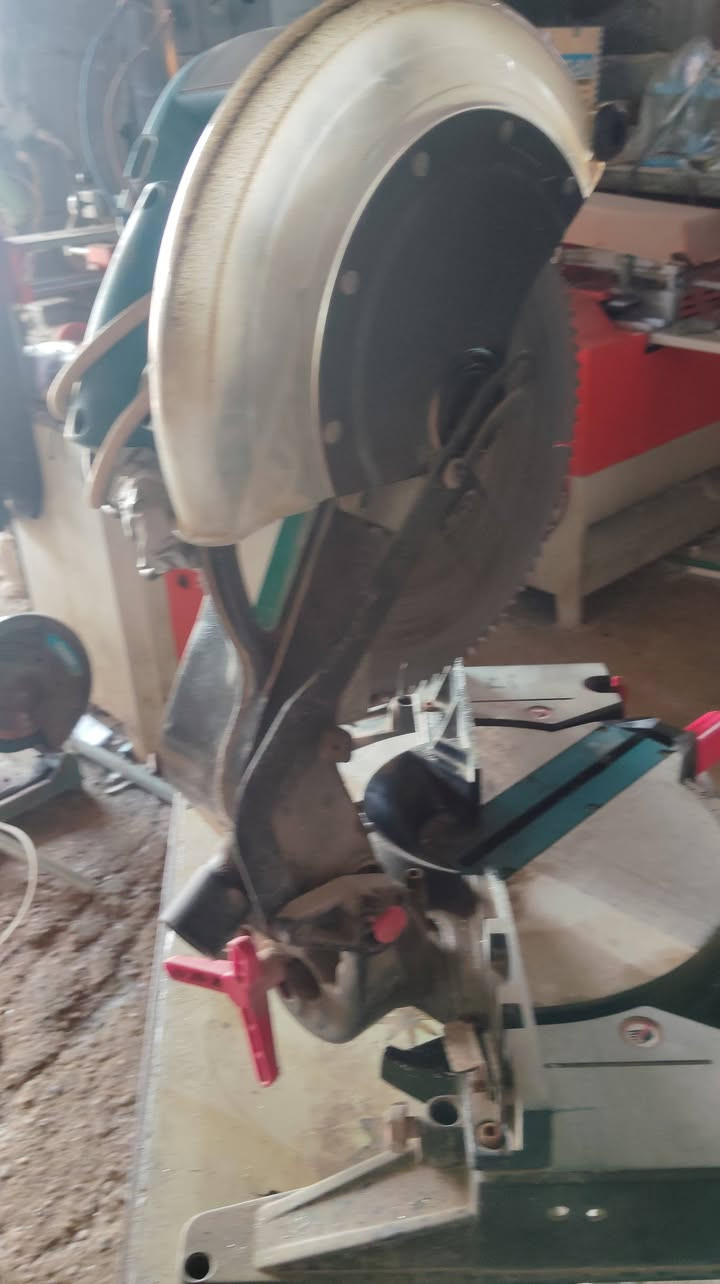 كتر الالمنيوم ومتعدد الاستخدام اخو الجديد برشلز توتال ب٢٥٠ مكان بابل على فحص ***********
