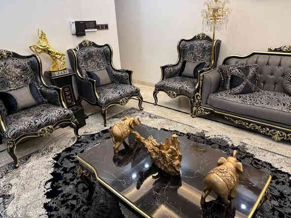 السلام عليكم 
عندي  تخمين للبيع 
 تركي ملكي  جديد جدا جدا ضخم 
خشب زان 
صبغ حراري 
نقوش وحفر يدوي 
١٠  مقاعد
حفر ونقوش ملكيه
قماش المقاعد  ايطالي درجه اولى

اخوان هاي التخمين   راقيات وغاليات  الي ايدور شي رخيص هذا التخم ميفيده
سعرهن  الجديد بالسوك  ب  ٤   ملايين ونص والثاني  ب ٥ ملايين 

اني رايد التخم الواحد  ب   ٣  مليون      ومجاله  بسيط
 التخمين ب   ٦  ملايين  
مكاني 
بغداد   الكرخ  حارثيه   شارع الكندي
قرب مول بغداد
سبب البيع بيتي صغير والتخم ضخم
***********
