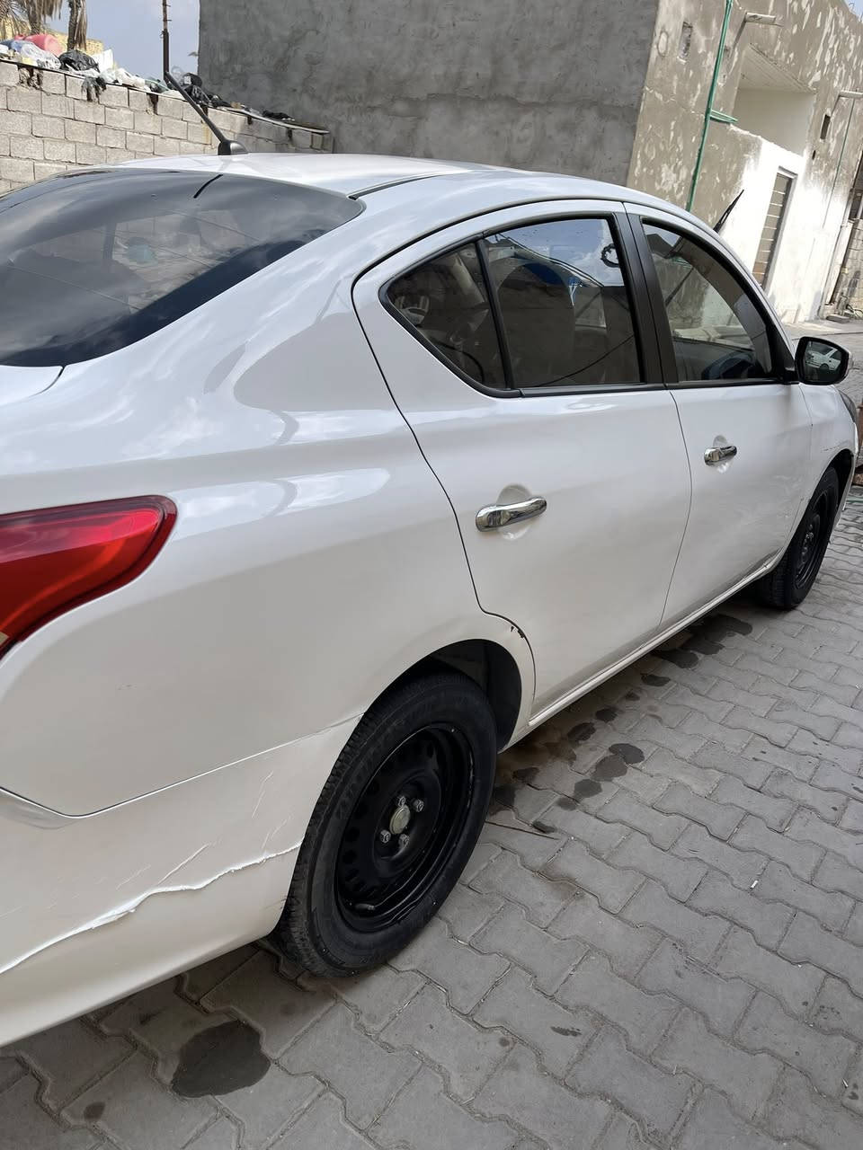 السلام عليكم نيسان صني موديل 2025ماشيه ٣٠بيها بارد باب وجاملغ امامي باقي كفاله لاستفسار اتصال *********** سياره جديده ونضيفه كلش سعرها 118وبيها مجال
