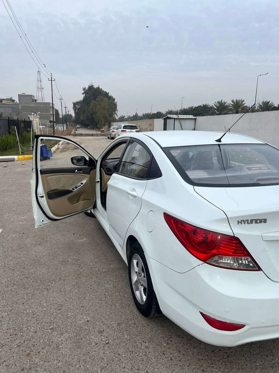 سلام عليكم هـونداي اكسنت 2013 خليجي
السيارة نضيفه كلش ماشيه ١٨٦ مكفوله كفاله عامة 
صدر امامي خلفي جديد
السعر 90 ورقه ومستعجل  رقم والدي تصل 
***********
