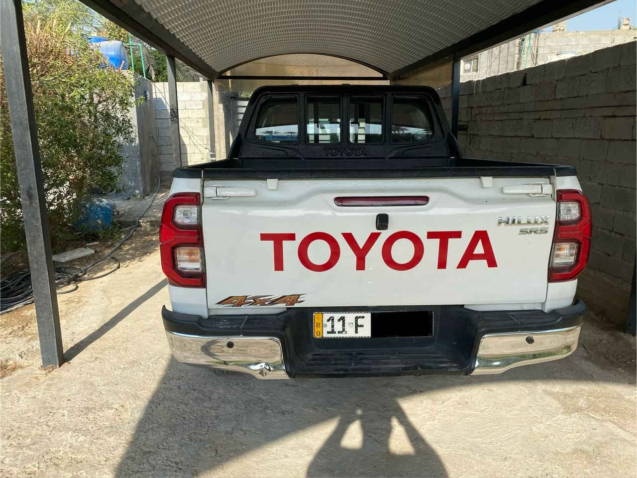 سلام عليكم   
هايلوكس 23. 
مكفوله 
  فورويل 4*4
ماشيه 45 
بغداد سيارة بسمي  سعر 310 وبيها مجال
*********** واتساب
