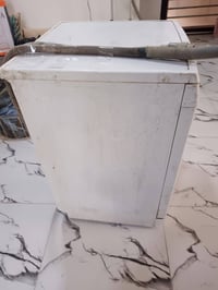 غسالة صحون نظيفة و شغالة 3 سلات فقط السلة الي بالوسط مكسورة تتصلح او ي...