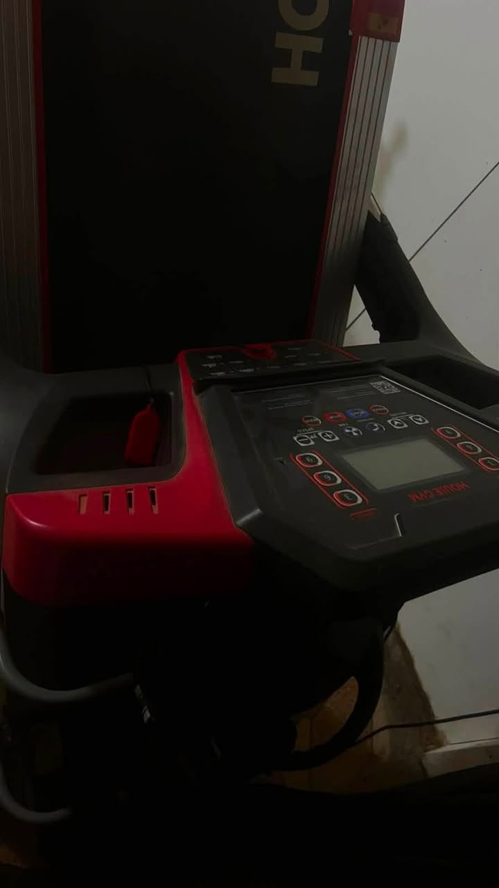 السلام عليكم حبايب جهاز كارديو حديث من ماركة HOUSE GYM للبيع استعمال قليل جداً وبعدها انترك الجهاز ما استعملته 
يحتوي الجهاز على تحكمات متعددة
 1- خاصية الطي الهيدروليكي ✅
2- التحكم بالسرعة والانحدار ✅
3- شاشة العرض الرقمية ✅
4- مستشعرات نبضات القلب✅
5- مفتاح الأمان الأحمر ✅
6- حوامل للأكواب والأغراض ✅
7- برامج تمرين جاهزة ✅
8- يتحمل وزن الى 150 كيلو ✅
9- خاصية الربط بالبلوتوث على الاجهزة والاستماع الى الموسيقى اثناء التمرين ✅
السعر 400 الف عراقي 
المكان العامريه مجمع الطب البيطري  للتواصل
 ***********
