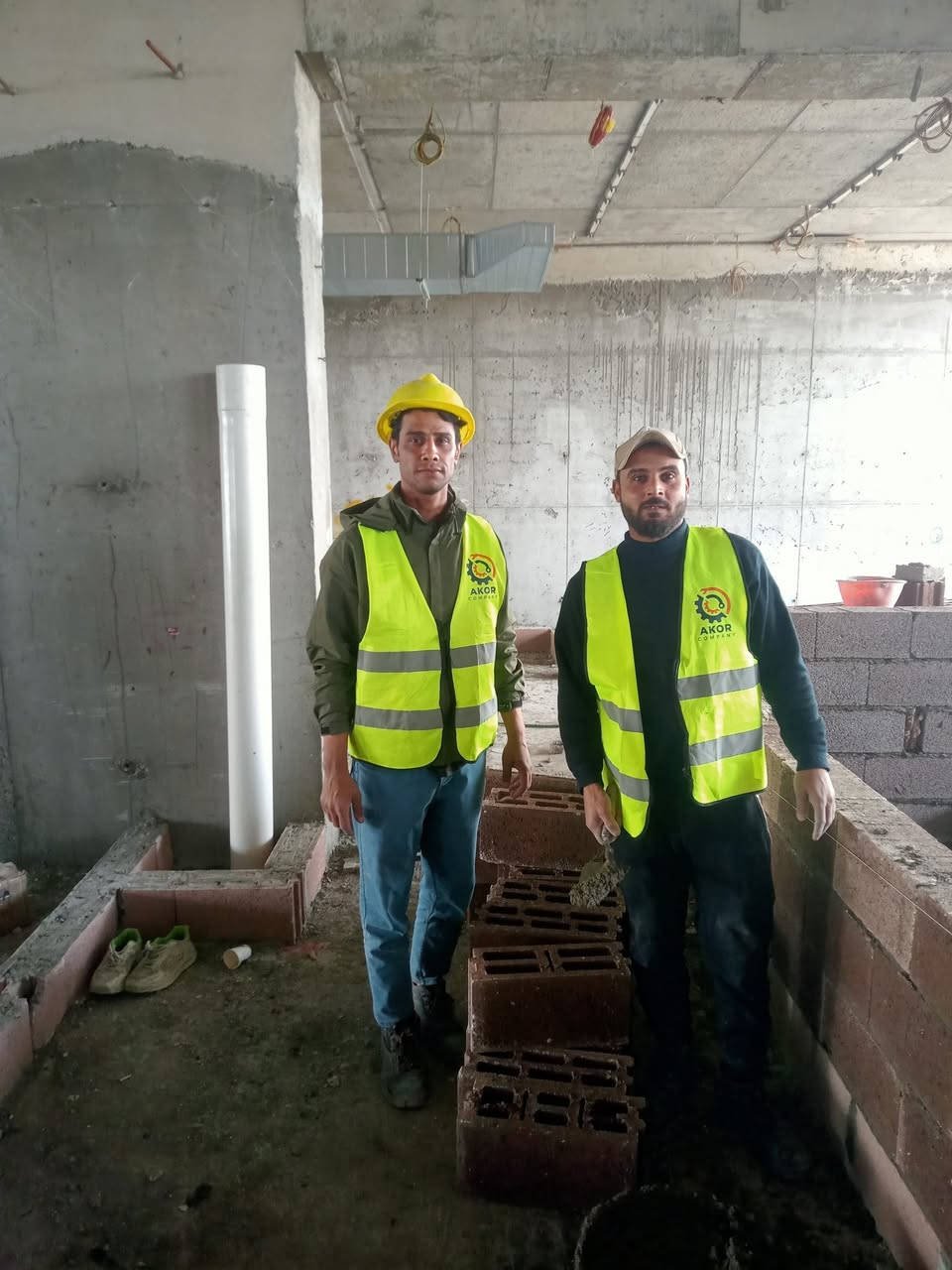 بسم الله والحمد لله أنا أحمد المصري خالفه بناء موجود في المشتل شارع المطبق ومعي كادر بناء من الدراجه الاولى تسليم هندسي والتزام بلاموعاد بناء طبوك بلوك ترمستيون أنوع الابناء كله بفضل الله سبحانه وتعالى ***********
