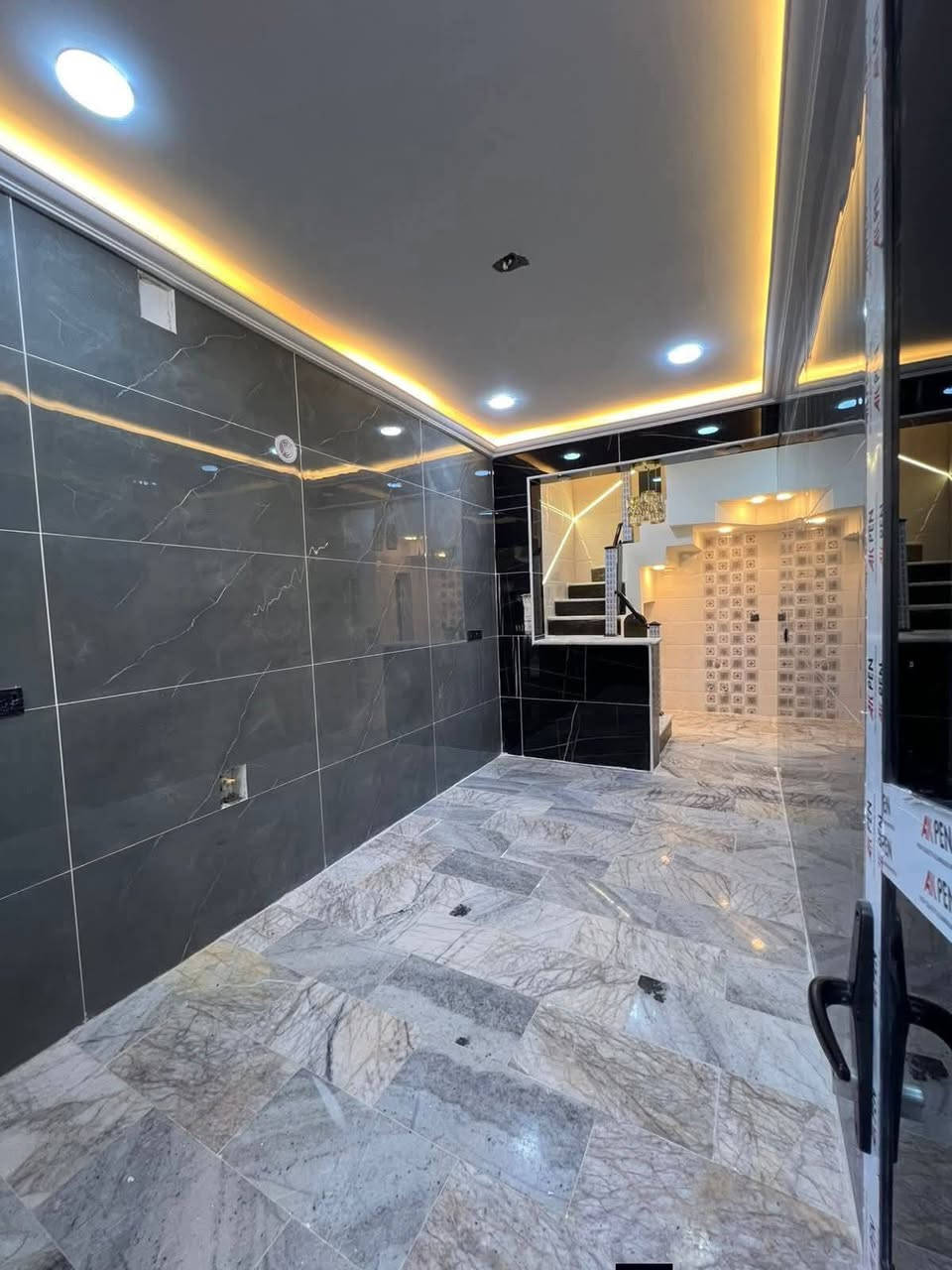 مشتملات للبيع
مساحه المشتمل  55 متر
واجهه 6  نزال 9 وربع
حي الجهاد الضباط قرب اربع شوارع
طابقين ونص مدخلين
الطابق الاول صاله مطبخ معزول حمام منور  
  الطابق الثاني غرفتين وحمام
الطابق الثالث   بيتونه وغرفه وسطح
للاستفسار الاتصال متوفر واتساب
***********
***********
