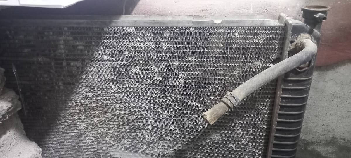 غراض بهبهان تسعينيه للبيع موجود كاردن وجام ومكائن جام وصليب ستيرن وموجود وركات صفحه وحده مع التراجي الشراي يتصل على الرقم *********** واتساب
