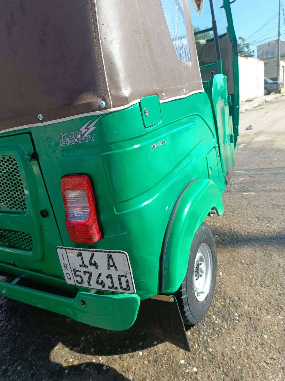 السلام عليكم تكتك باجاج موديل 21شهر 11يوم 25يعني ب 22 تكتك حلوة مرتبه ماعوزها شي تخم تاير جديد مكينه خرسة مجفتة شركة مكاني بصرة الاصمعي سعر 7300بيها مجال قليل رقمي***********
