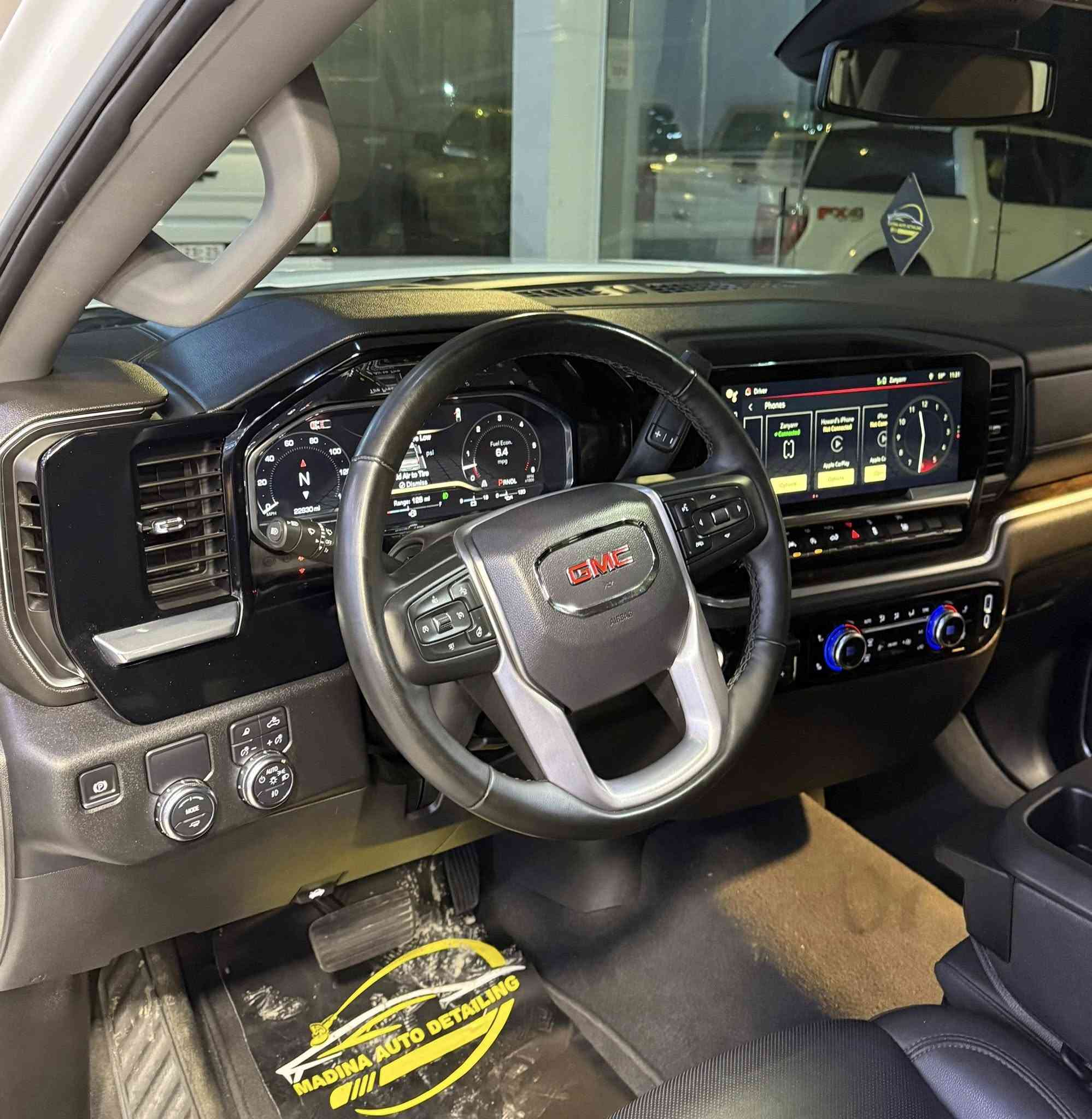 GMC Sierra 
2025 SLT
V8 - 5.3L - 4x2

بسمە و شغال
شاشە
کامیرە
لایت لید
بگ لایت لید
کوشینات هیتر
سوکان هیتر
کوشینات کهرابایی
گیج الکترونی
رادار 
ئوتو ستوب
باب طویل 
بودی قصیر
باب بودی قطعتین
کوشینات جلد
ویل ٢٢

22.000 mile
1 قطعە صبغ
سعر 390 ورقە

معرض ( مەدینە ) اربیل شارع ١٠٠م
0750 261 2500
0772 665 1010
