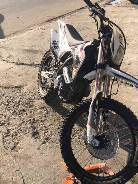 سلام عليكم قفاز crxمحرك 300ccموديل2025 دراجه ماشيه 4000
السعر 1650بيهه مجال قليل مكان الدراجه بغداد الزعفرانيه. هـ***********
