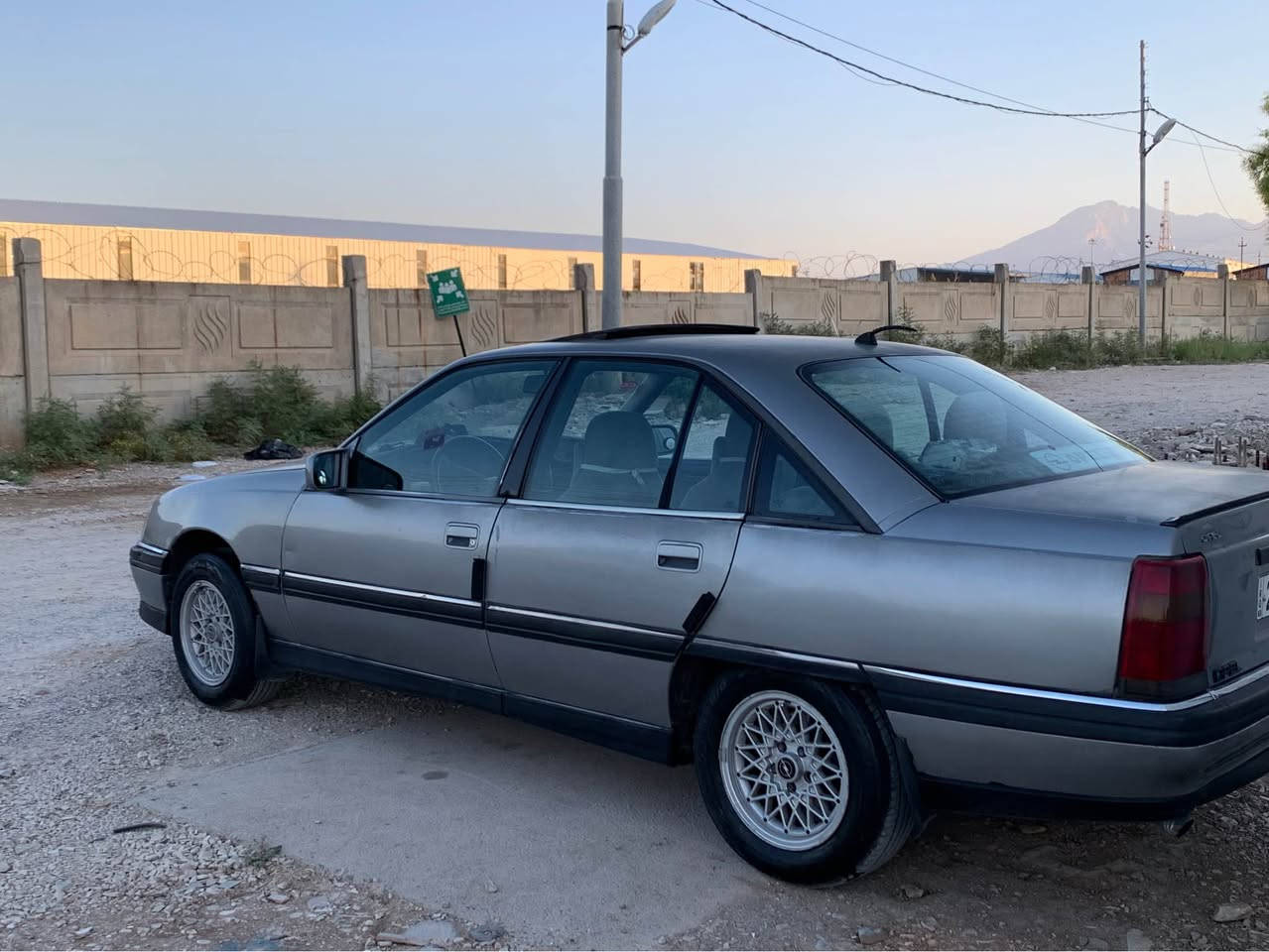 🚗 بۆ فرۆشتن ئۆپڵ ئۆمیگا (Opel Omega) مۆدێل 1993 گێر ئۆتۆماتیک   سڵایت کارەبای کامل ئیشەکات  گێرو مەکینەی بە شەرت چوارتایەی لۆک هەزەی تازەیە سەنەوی تازەیە تا 2028 بە شەرتی تەحویل  سعری 38 گەڵا کەمێک مەعامەلە ژ.م *********** السليمانية, العراق
