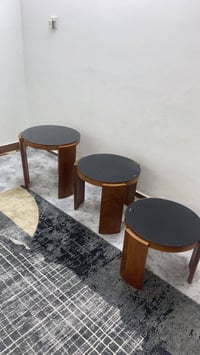 ميز طعام مرمر والهيكل حديد مو خشب للبيع ماخذيه ب٤٠٠ والله نهايته ب٢٠٠ ...