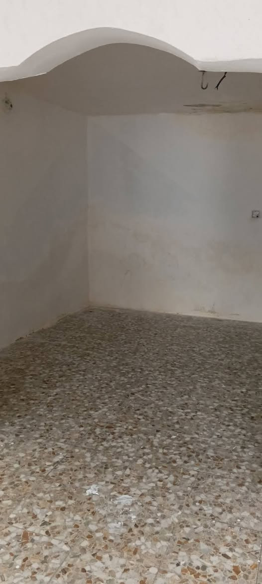 السلام عليكم بيت للايجار 
مساحه 110 متر 
يتكون من طابق واحد صاله غرفه
وخدمات وكراج

المكان قرب بانزين خانه حي العامل موقع ممتاز 

للاستفسار الاتصال او المراسله على الرقم التالي 

***********
