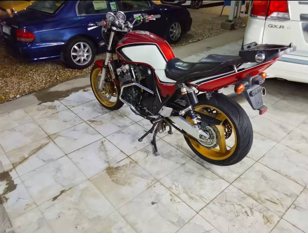 CB400
للبيع cb4

الجيل الثالث 

2006

كفاله عامه 

صار 15يوم نازلة معرض 

ع وضع الوكالة 

بلكات كابريترات زوج تاير كله بلاد شركة ممفتوحات

ستيرت رياضي بلادي 

دروعه بلادي

صالنصه بلاد كاتم 

ستان وسط بلاد 

السعر 23

***********
