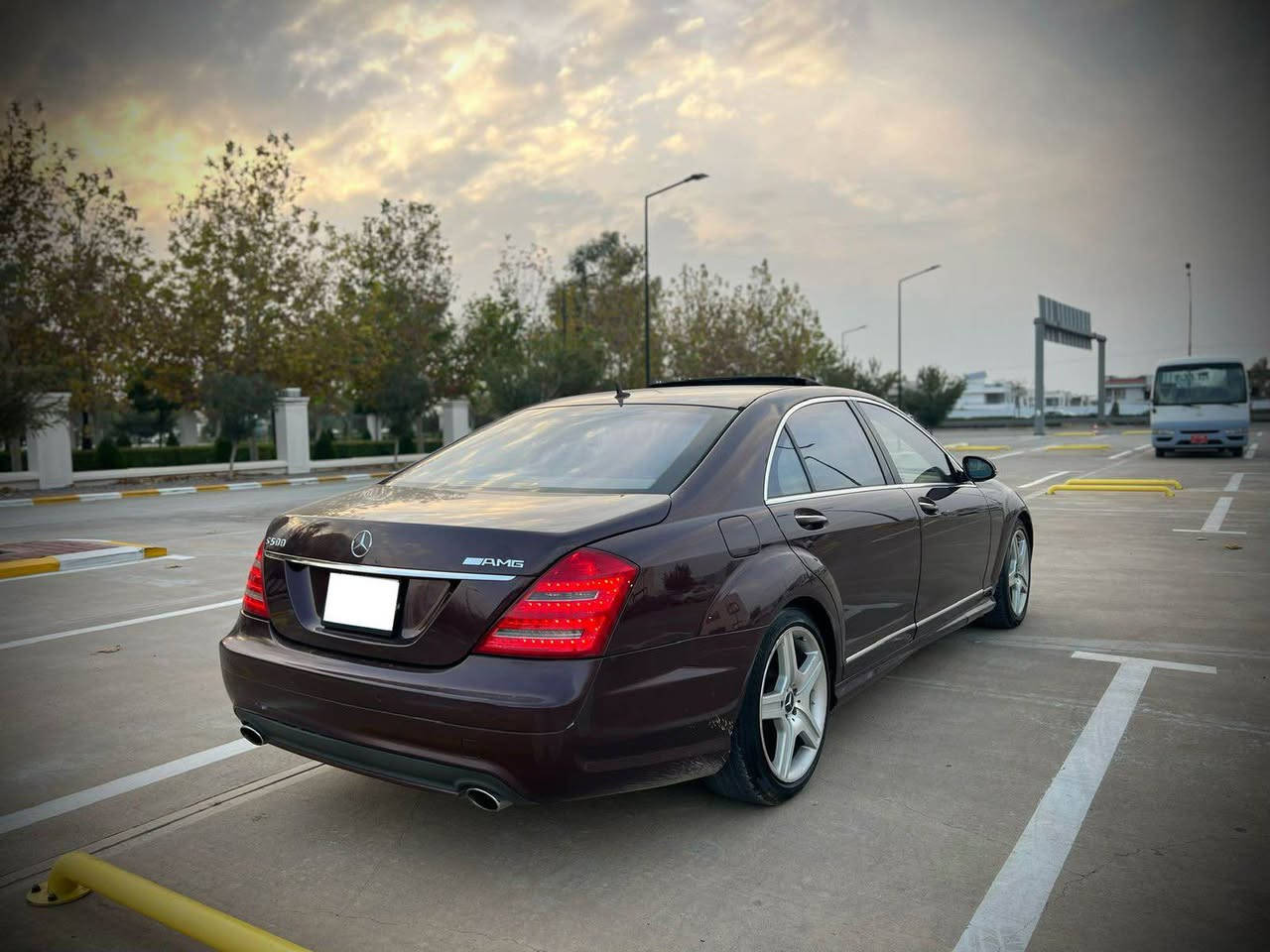 mercedes s class 2008
S500 هەشت پستۆنی مەکینە مەرغوب
مەنەفێست ئیبراهیم خەلیلە
2 پارچەی سبوخە بەبێ داخیلی
قەپات مواسەفات
کوشن جلد 
کوشن خەزن
کامل کوشنەکانی کارەبای و سارد و گەرم
برێک بەسمە 
سلاید …سەقف شامۆ
جامەکانی کامل پۆلۆرایس و دژە فوول
٥ پەردە بیلادی
تەعدی سورحە
3 مۆد لێخورین 
دەرگا لارج .دەرگا شەفت.سندوق شەفت
ئاوێنە شەفت
شاشە و گێج ئەلیکترۆنی
کامیرە ..حەساس پێش و پشت
لایت زینۆن
تەبرید مەرکەزی
ویل AMG
گێر و مەکینە و کارەبایات و  هەمووی بە شەرت 
رەقەم تەلەفۆن*********** أربيل, العراق
