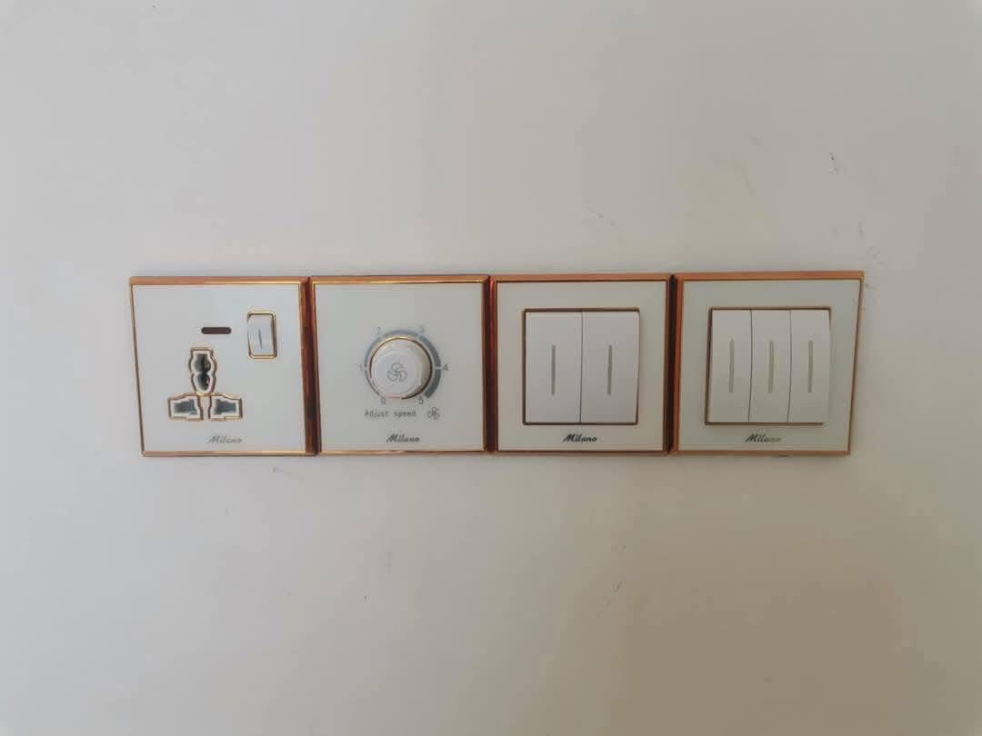 سلام عليكم تأسيسات كهرباء و انسب الاسعار  الفني ابو صالح الهاتف ***********
