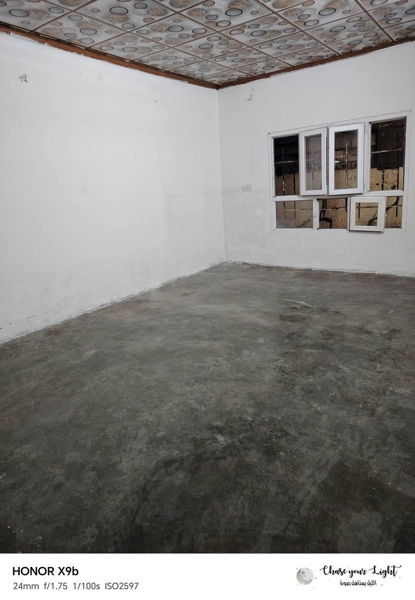 بسم الله الرحمن الرحيم 
من رخصة ابو الكروب /// كركوك  (حي العسكري)  دار للبيع زراعي  250متر طابق واحد  بي معاملة مال تمليك  البيت يتكون من غرفتين نوم + مخزن داخلي مفتوح + مخزن خارجي+استقبال + حمام داخلي +صحيات خارجي مع الحمام+  الحديقة كلش جبيرة  +بنهاية الحديقة غرفة  البيت كلشي مما ناقصة شي بس تكعد بي   السعر خاص وللأستفسار اتصل على هاي الارقام 
***********0++//(&)++***********
