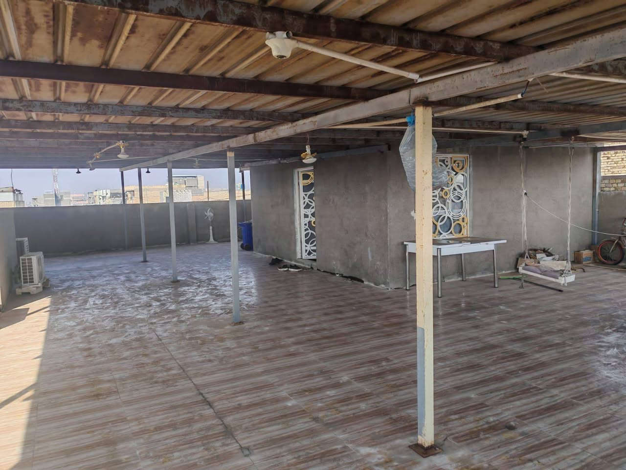 #سلام عليكم  ⁉️👋

دار سكن للبيع بناء حديث  
بناء طابوگ اصفر  درجه أولى 

250 متر 
بمقاطعة طلاع الحمزه  
#العنوان ببو الخصيب مقابيل المحكمه الجديده مباشرتاً

جميع الخدمات متوفره شارع تبليط أناره لشارع 
ماء مجاري 

طابو ملك صرف عرصه بأسم ابو البيت نفسه
تحويل بل أسم 
يحتوي البيت على ثلاث غرف نوم 
و ديوان 
و صاله 
و مطبخ 
و مناور و. صحيات داخلي و خارجي و كراج سياره 
و حديقه 
بيت كله شغل درجه أوله 😍

السعر 230 و قابل للتفاوض 
لتواصل ***********  ابو ملاك البصرة, العراق
