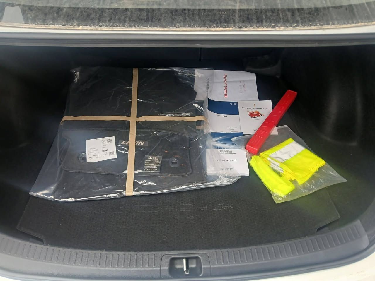 السلام عليكم
كورولا 2025 خليجي  هايبرت فول مواصفات سياره جديده جدا عل وضع شركه
بصمه تشغيل وابواب ووصندوق
سلايد فتحه
شاشه لمس وكامره دواره
حساس خلفي
راداد أمامي
حساس مطر
سنويه ورقم جديد وهزه رقم دولي الجديد باسمي 
عدتها والكاعيات وغراضها بعدهن بل جيس بل صندوق
سياره جاهزه مابيها اي نقص سعر 148ورقه وبيها مجال للطيبين التساهل موجود وتأخذوها من عيوني 
للبيع أو مراوس حسب الرغبه مكان سياره قرب ساحه عدن *********** حيدر السعدي
