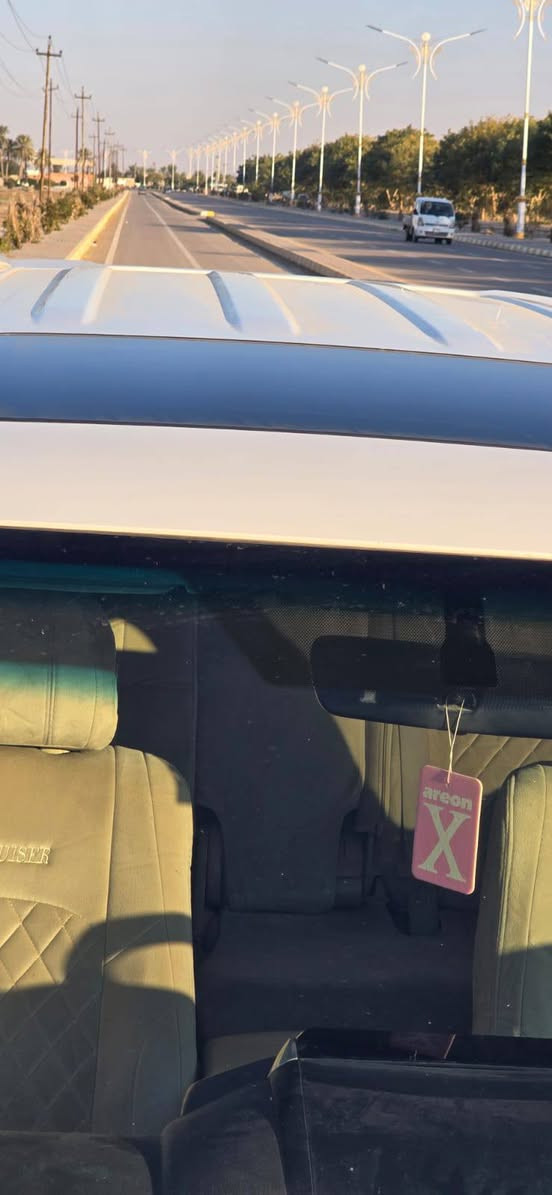 لاندكروز 2017 فطيم اصل فول 1/1 
السياره جديده بمعنى الكلمة استخدام شخصي ☑️
-مكفوله كفاله عامه ماشيه ٧٦ ألف حقيقي 
-مري قلاب + شفط 
-فتحه سلايت 
-زراك لايت ، لايت زنون 
-4 كامرات 
-كشنات جلد اصلي كريمي 
-دبل كشن كهرباء , كشن السائق 3 دكم
-8 ايرباك 
-تشغيل عن بعد 
 مدوشمه جديد
-دبل ماوس 
-فول تحكم 
-7 راكب 
-3 قطع تبريد 
-محرك ٦ سلندر
-فورويل دفع رباعي 
-حساس اصلي ( أمامي ، خلفي ) 
-ويل 18 تخم تاير دلوب جديد وسبير منازل. 
-رقم بغداد بسمي تحويل مباشر
-عدتهه سبيرهه غراضهه كلهن مامستخدمات 
-السياره بشرط محرك كير صدر كلهه بعدهه عل وضع الشركه

💰السعر 470$ وبيهه مجال للطيبين
مكان السيارة :-صلاح الدين الدجيل *********** وتساب *********** مراوس حسب القناعه
