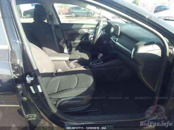 السلام عليكم ..
كيا فورتي وارد امريكي موديل 2019 رقم بغداد سنوية بأسمي 
ماشية 100.000 ميل
گير ATM 

الحادث..
بنيد وجاملغ جهة السايق مبدل وباب السايق صور الحادث مرفقة 
 وبيها طخات بالعراق موضحة بالصور
القمارة بيها رصعات اثر حالوب
المواصفات.. 
 كاميرا شاشة رادار وباقي المواصفات المعروفة

السعر 119 وبيها مجال 
مكاني بغداد حي الجهاد
***********
