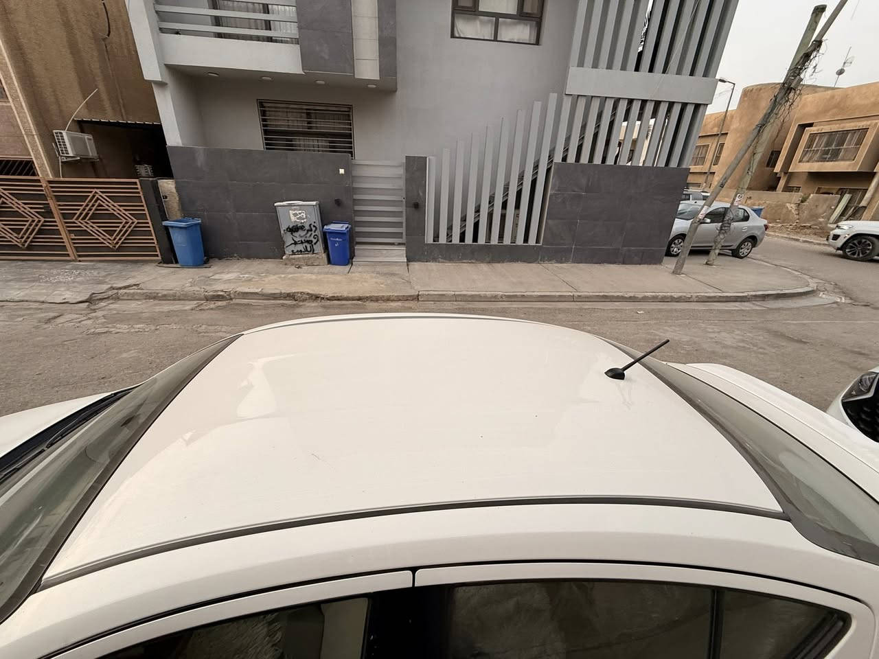 السلام عليكم
نيسان سني هندي موديل25
ماشي 61 الف كيلو 
الجملغ الامامي من جهة السايق مبدل
الجاملغ الخلفي من جهة الراكب مصلح بارد
للاستفسار 
***********
