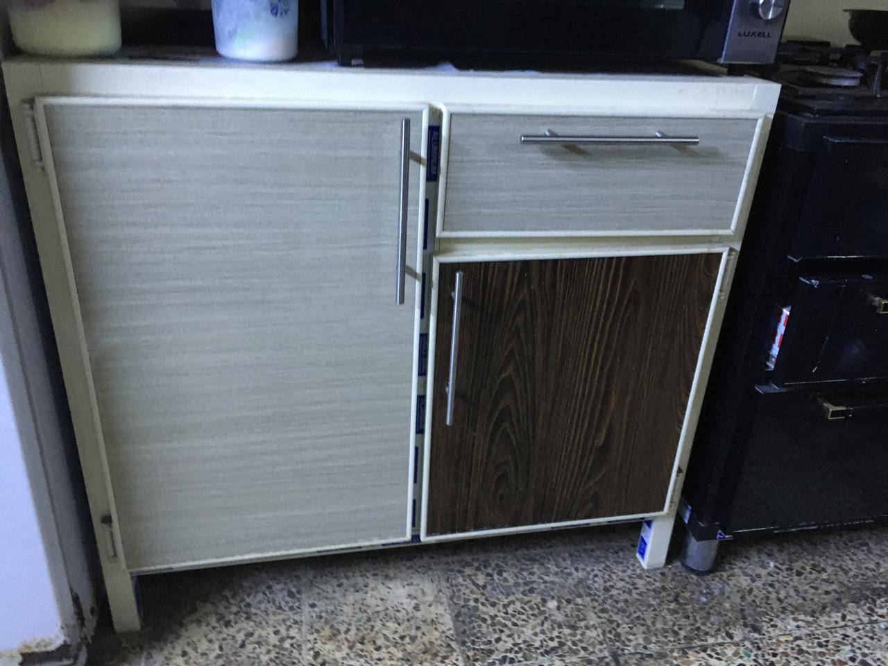 للبيع مستعجل كاونتر عدد 2 اخو الجديد ...السعر 100 فقط 

واحد عادي ....والثاني للطباخ المنضدي 

المكان بغداد / عمارات زيونة

هاتف 

***********

أبو عماد
