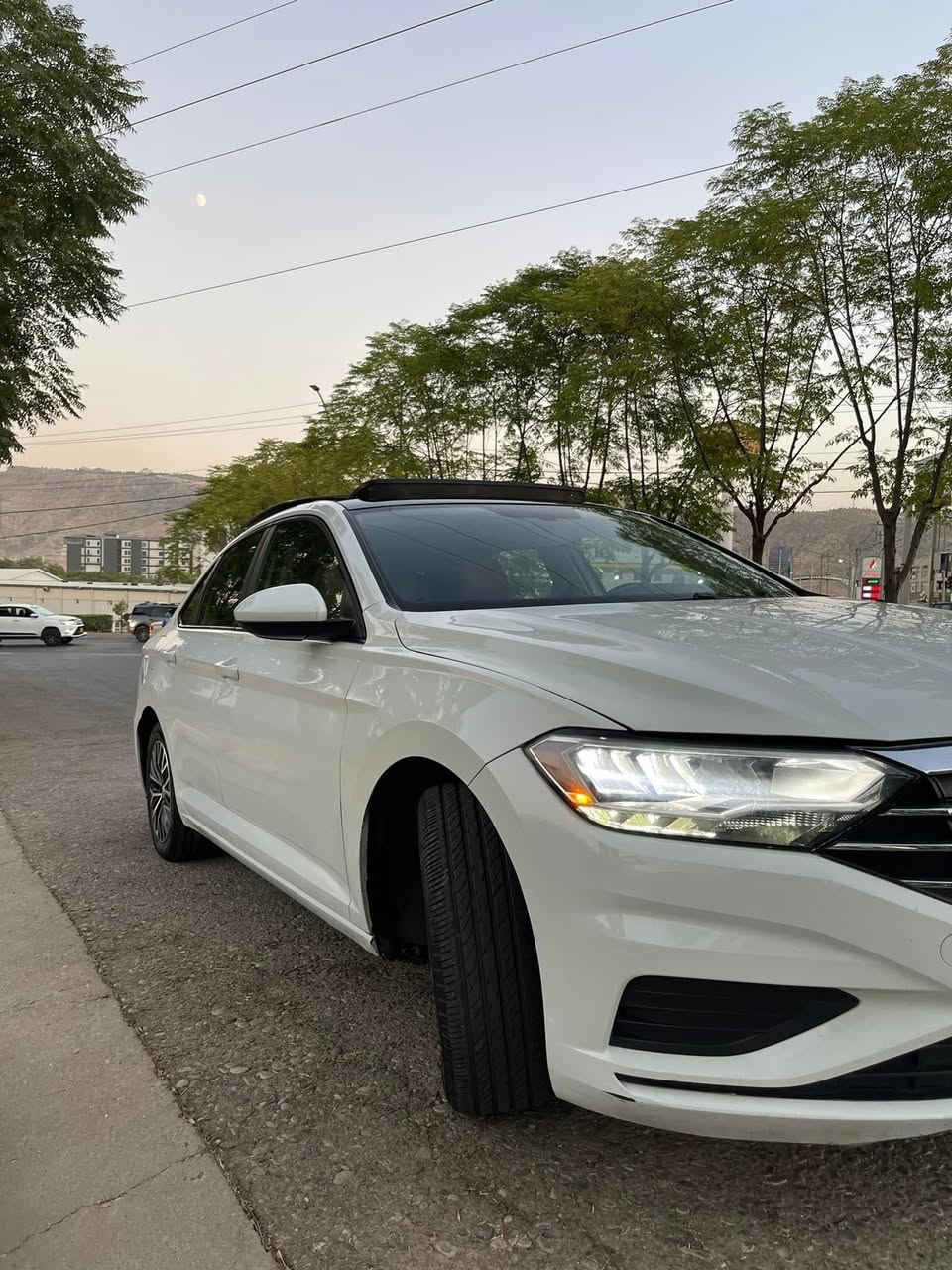 سعر_مناسب جدا 158 ومجال
‏volkswagen jetta 2019
فول مواصفات بانوراما سلايت
الداخل لون بيسي جلد هيتر
رادار امامي و خلفي و جانبي360
هندبريك بصمه
كوشنات تدفئة
نضام ايكو سبورت نورمال
بيها جاملغ وربع باب. بدون دواخل ايرباك سليم بشرط
سياره بعد بي هواي مواصفات 
عنوان السيارة دهوك
رقم أربيل ع اسمي السيارة
السعر  158 ومجال
للاستفسار 
واتساب.  
***********
