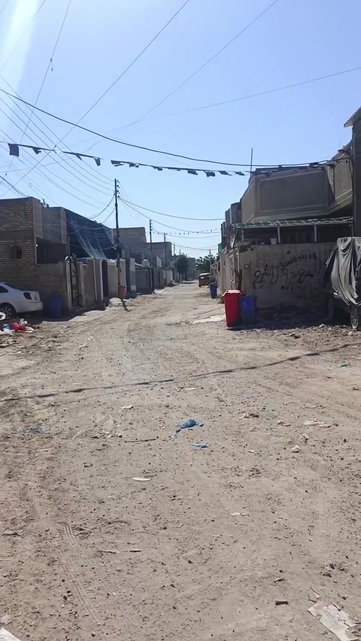 السلام عليكم اخوان قطعه 200 م كامله الخدمات مجاري ومي وكهرباء العنوان قرب القوس 200 متر مبنيه بالكامل بيع فقط الاستفسار الاتصال على الرقم ***********
