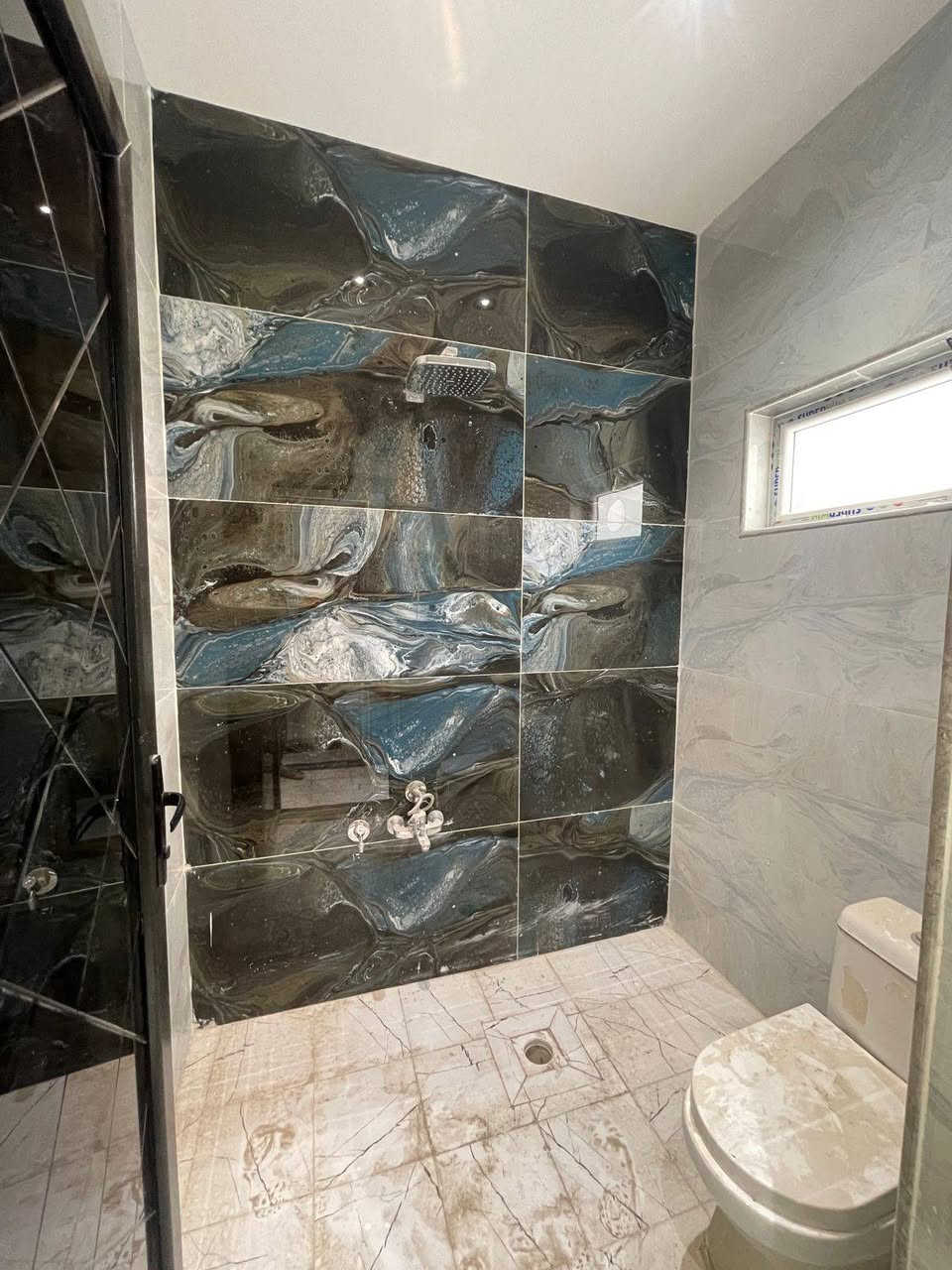 سلام عليكم يوجد
بيت مساحة 360 متر طابق واحد بناء حديث  للبيع 
شوارع ١٠متر 
يتكون البيت من غرفتين نوم وصاله وستقبال 
ومطبخ حار بارد وصحيات داخليه خارجيه 
 البيت  جاهز للسكن 
طابو  زراعي 25
 التحويل من ابو السند مباشر - قرار محكمة
 متوفرة كافه الخدمات (تبليط ♦️ماء ♦️ كهرباء♦️ مجاري) 
 الموقع كربلاء مجمع نجمة كربلاء 

 اللاستفسار اكثر اتصل على الارقام التالية
***********
حيدر الغراوي للعقارات والمقاولات العامه 
 
 #عقارات_للبيع #العراق #حي_العباس #فولو #اكسبلور #متابعين #بساتين #البصرة #كربلاء #بغداد #كربلاء_الحسين #بيع #كربلاء_المقدسة #عقار #عقارات #فولو #دعم #متابعة #سبحان_الله #تعليق #لقطة #للبيع #القران_الكريم #بيت #اكسبلور_فولو #يالله #اكسبلور_explore #استغفر_الله #استثمار #عقارات_كربلاء كربلاء, العراق
