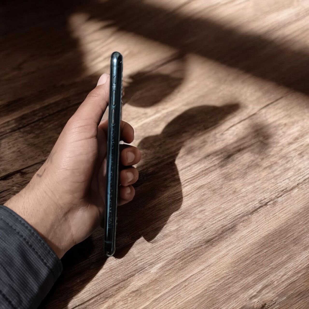 iPhone 11 Pro Max للبيع  بطاريه ٩٠ كلشي مابدل بي بلادي جهاز كله شغال مابي اي خلل ذاكره ٢٥٦ بلادي على وضع الشركه بس شخوط كلش بسيطه بالشاصي مامبينه تجي تفحص وتقتنع يلا تاخذه مكاني حله سعره ٣٧٥ رقمي ***********
