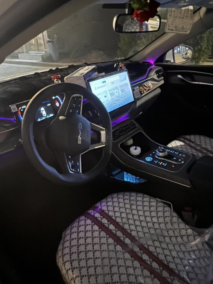 السلام عليكم شباب بي واي دي دستريول للبيع زيرو ما ماشيه  مكانه بغداد ب18 و550 وبيهه مجال بصيط حك الجيه ما مرقم  ***********
