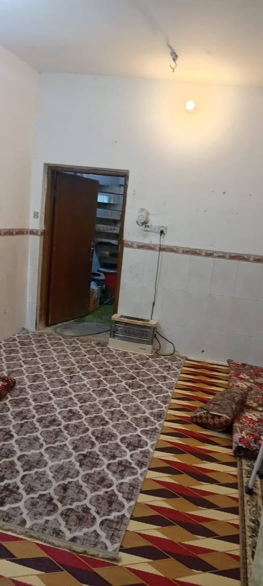 بيت رهن 100م طابو حي ميسان طابق واحد يتكون من
 غرفه وصاله ومطبخ واستقبال وصحيات نظيف المده سنه 
قابل للتجديد السعر 25 للاستفسار ***********
