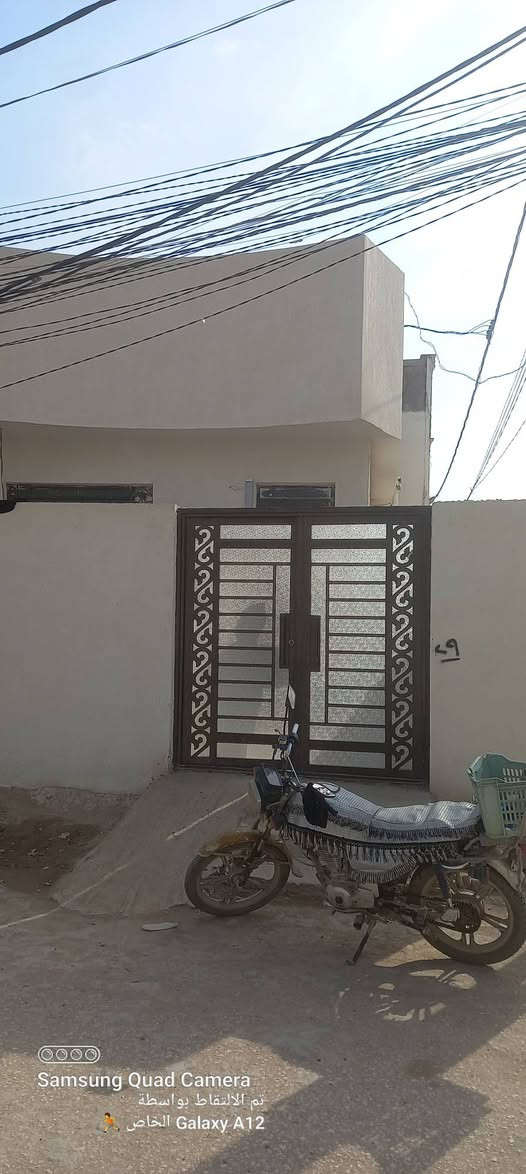 السلام عليكم  بيت للبيع طابو زراعي سند 25  المساحة 220  متر  طابق او نص  يحتوي على 2 غرفة نوم   + 2 غرفة سويت  مطبخ كبير  + صاله + ستقبال  البناء حديث  العنوان كربلاء طريق بغداد  مجاور مطبخ العتبه  الاستفسار  الاتصال على الرقم  ***********  / ***********
