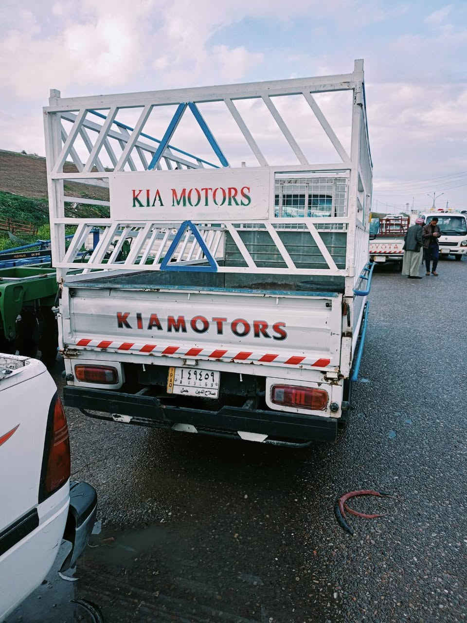 السلام عليكم ورحمة الله وبركاته 
اخوني السياره فونتيره فحل 2001
رقم مشروع وطني سنويه 2027
جواها تخم تاير نضيف 100/80
گير محرك خير من الله بكفاله
السياره مكفوله كفاله عامه
***********
