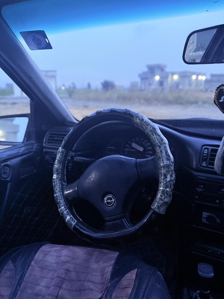 للبيع أوبل فكتر موديل 1990رقم كركوك سنويه لحد 2030 جديد بطاقه بنزين موجود حجم محرك 18 كير محرك بل شرط 
سياره خير من الله مابي أي نقص أي بيس كهربائي شغل كامل سعر 40 وبيها مجال 
مراوس يرهم مكان كركوك الحويجة /***********
