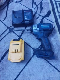 دريل لقمه ودرنفيس  مع بطاريه جديده ١٠ خليه وشاحنه  ب ٣٠ مع التوصيل ٠٧٧...
