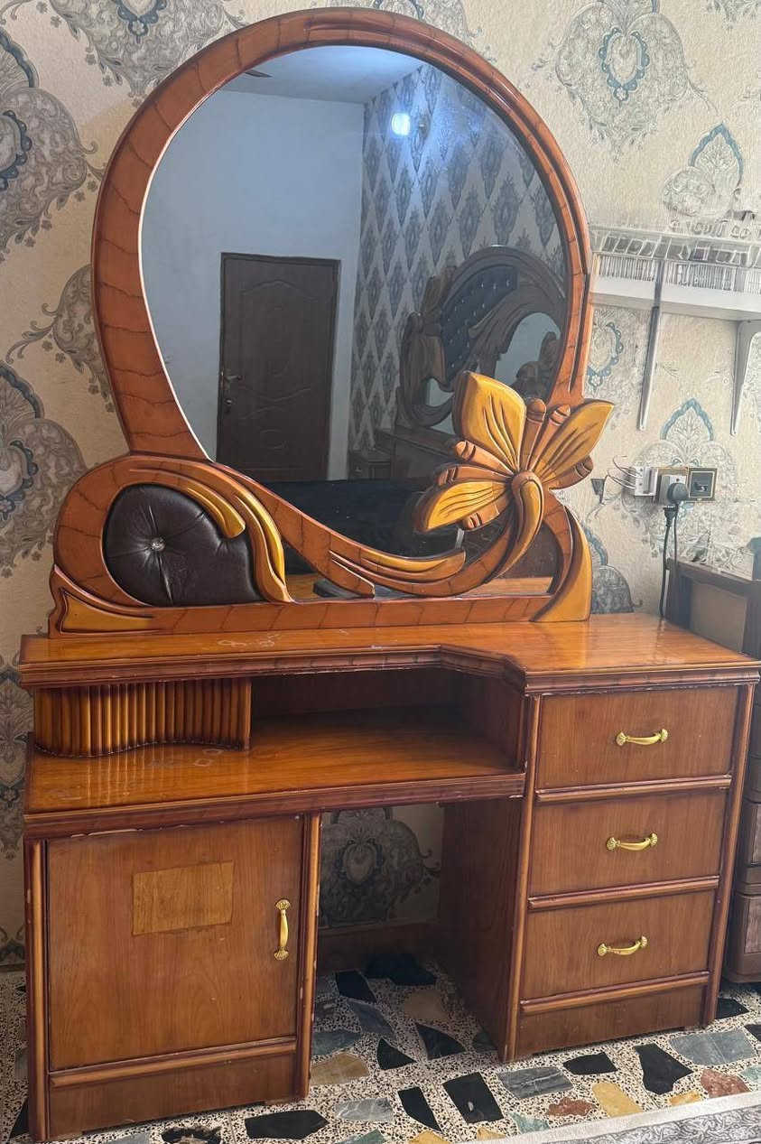 السلام عليكم 
غرفة نوم نظيفه جدا 
المكان جسر ديالى 
السعر ٦٥٠ وبيها مجال 
***********
