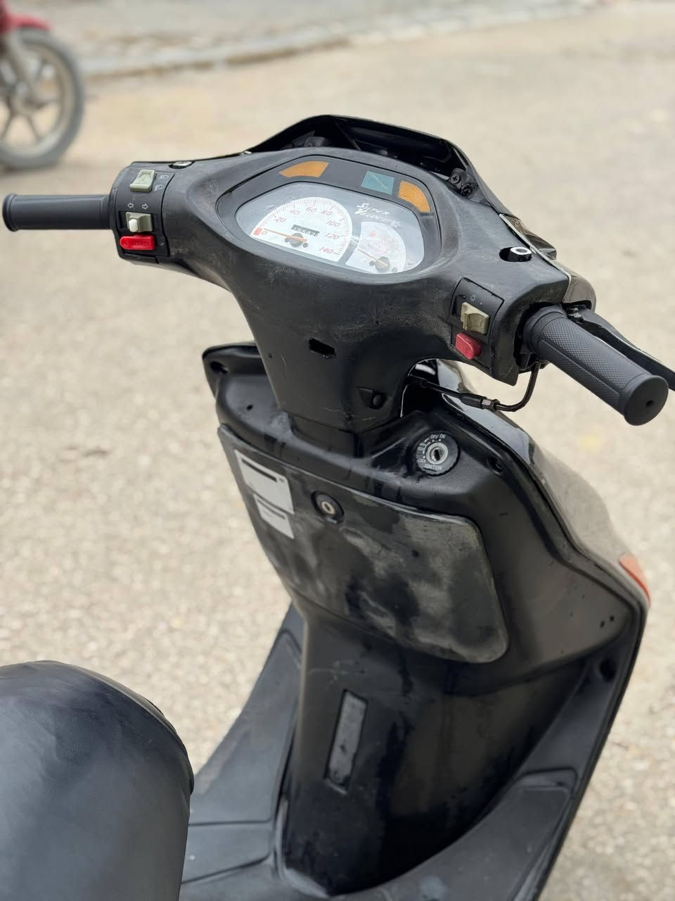 السلام عليكم دراجة فراشة مال حاوية مكفولة كفالة عامة كلشي بية شغال اي نقص مابية محرك مامفتوح السعر 550 وبية مجال لشراي يتصل مكاني نجف ***********
