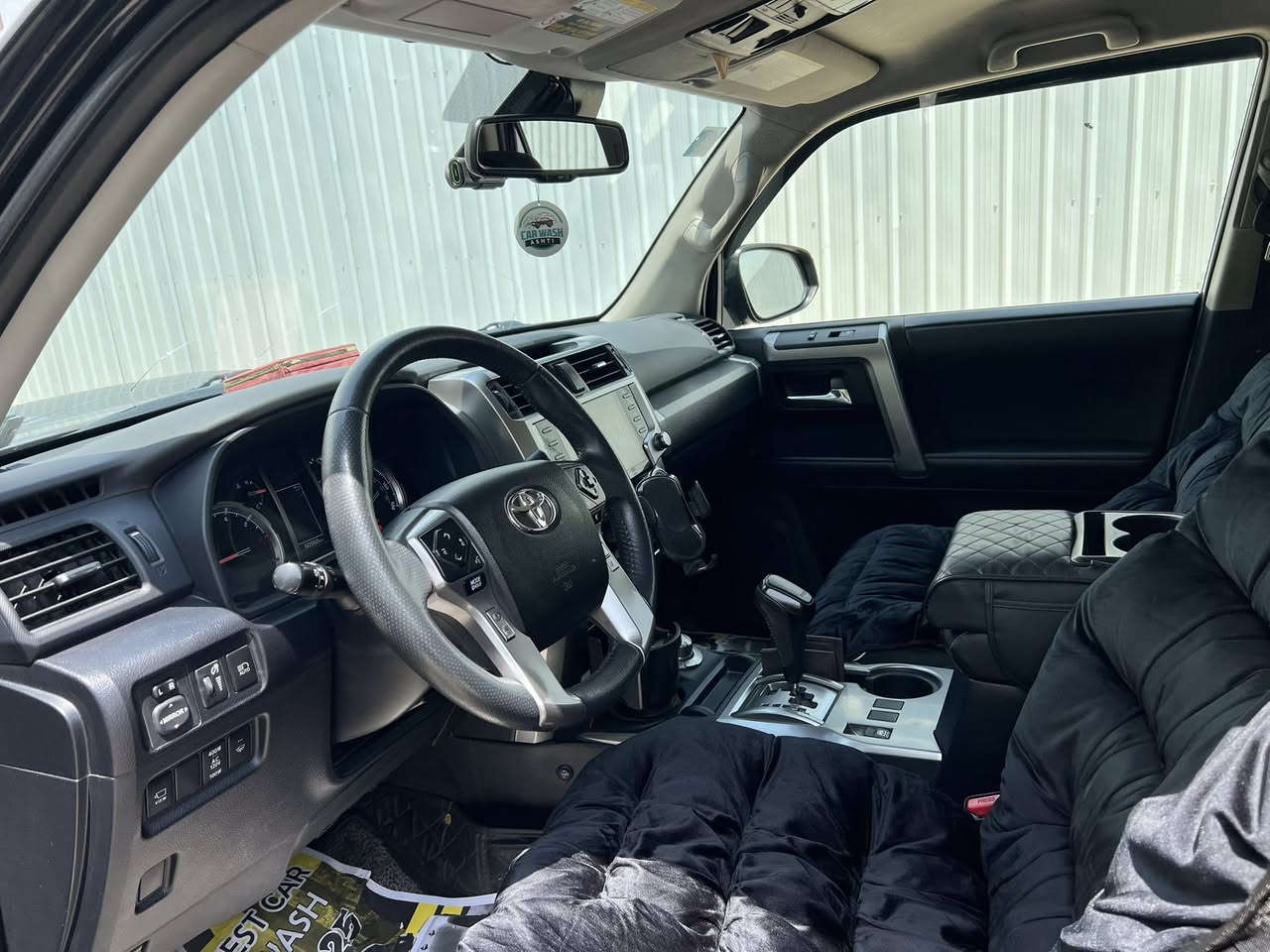 Toyota 4Runner TRD Sport – 2022

رقم بغداد – وارد أمريكي
(ضرر الجاملغ الخلفي موضح بالصور)

الماشي: 84 ألف كم فقط

الحالة:
جيدة جداً – بدون أي نقص – مغلفة PPF لحماية الطلاء

المواصفات:
• محرك 6 سلندر V6 سعة 4000 سي سي
• نظام دفع رباعي 4x4
• بصمة أبواب وتشغيل
• شاشة كبيرة + كاميرا 360
• كاميرا خلفية
• شاشات خلفية للركاب
• كاميرا تسجيل أمامية وخلفية
• داخلية لون أسود
• رادار أمامي وخلفي
• كشنات كهربائية مكسوة بالجلد
• مثبت سرعة
• تحكم من المقود
• إطارات حجم 20 إنش
• ويل كب + دواسات TRD
• 5 مقاعد

السعر: 31,500 دولار

الموقع: بغداد – زيونة
رقم الهاتف: ***********
