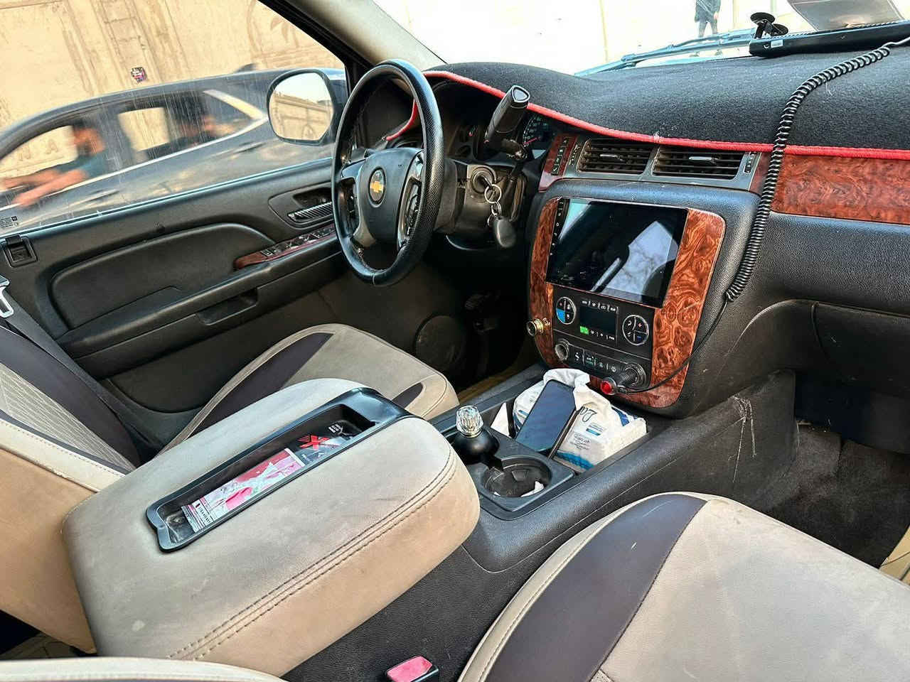 المواصفات  سياره تاهو LT اللون اسود موديل ٢٠١٤ مواصفات LTZ اشاره بالمري  شاشه كبيره +صغيره حساسات خلفيه  كشتات جلد  كشتات الاماميه كهربائيه تبريد +تدفئه فتحه بالقماره  DVD  ويل حجم ٢٠ اسود  كير محرك مكفول وارد امريكي وخير من الله  السعر المطلوب 75  ورقة   ورقه وبيه مجال بسيط     الاتصال على الرقم ."
***********
