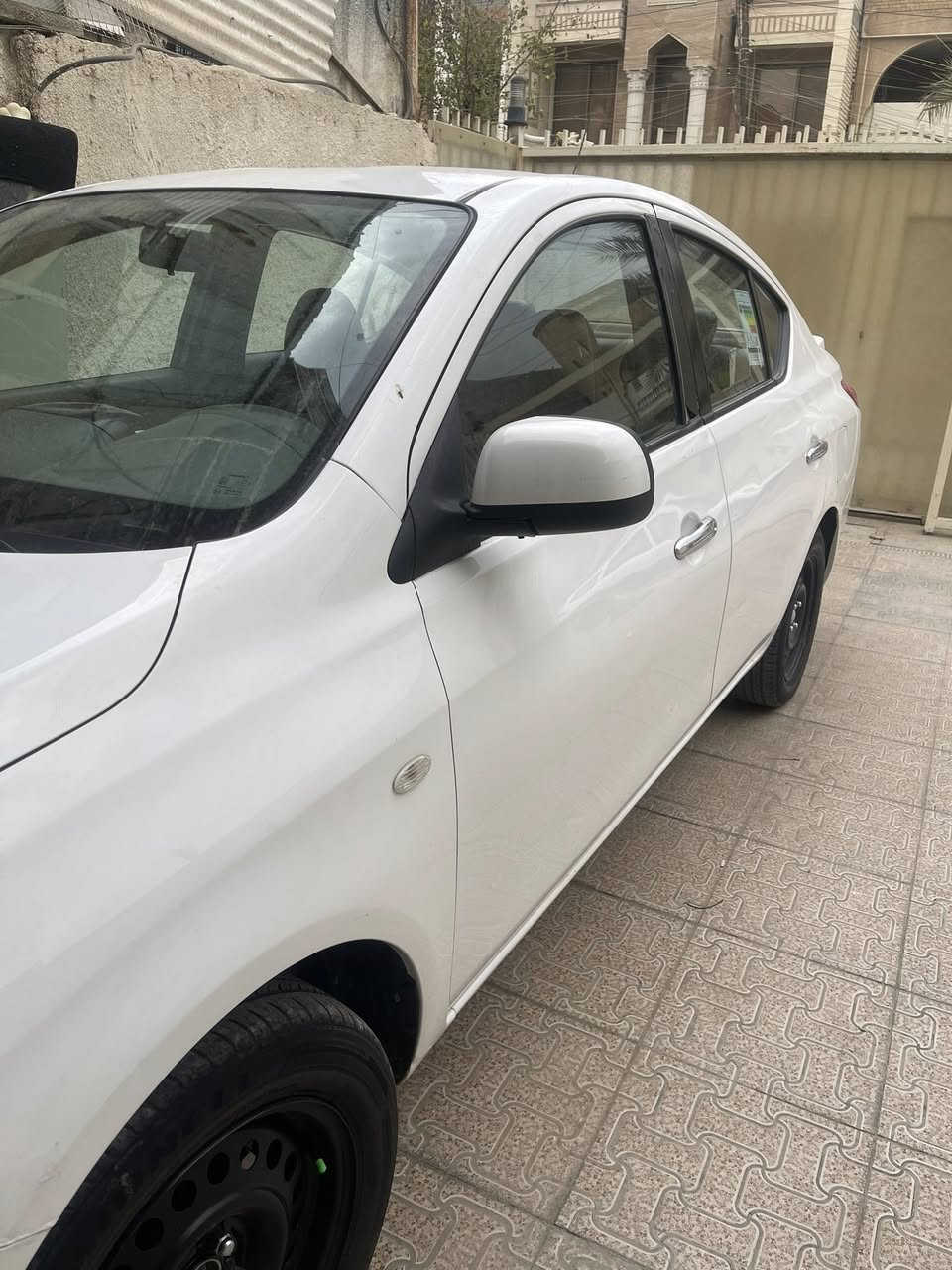 السلام عليكم
نيسان سني هندي بليته زركه لون ابيض موديل 2021 رقم اربيل سنوية بعدله 9 اشهر تحويل وكاله ثاني يوم 
السياره ماشية 89 
دوشمة ارضية
  دوشمة كشنات 
شاشة كامره امامية خلفية
 سياره جاهزه للاخير 
بيه مكانين بارد وباب تبديل
السعر 95
*********** مكاني بغداد عامرية
