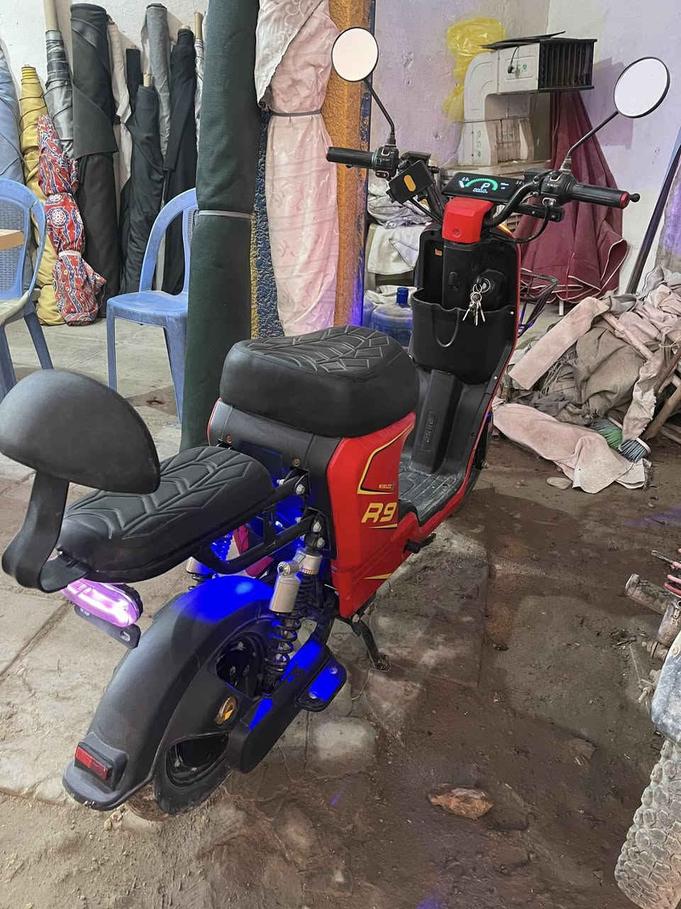 السلام عليكم  —دراجة للبيع —

دراجة شحن r9 2025 اصلي نظيفة استخدام شهرين..
خمس 5 بطاريات
لايت امامي خلفي 
اشارات رجوع بك خلفي
شاشه

السعر 400 الف وبيها مجال 

دراجة مرتبه للاستفسار عل الرقم  ***********
