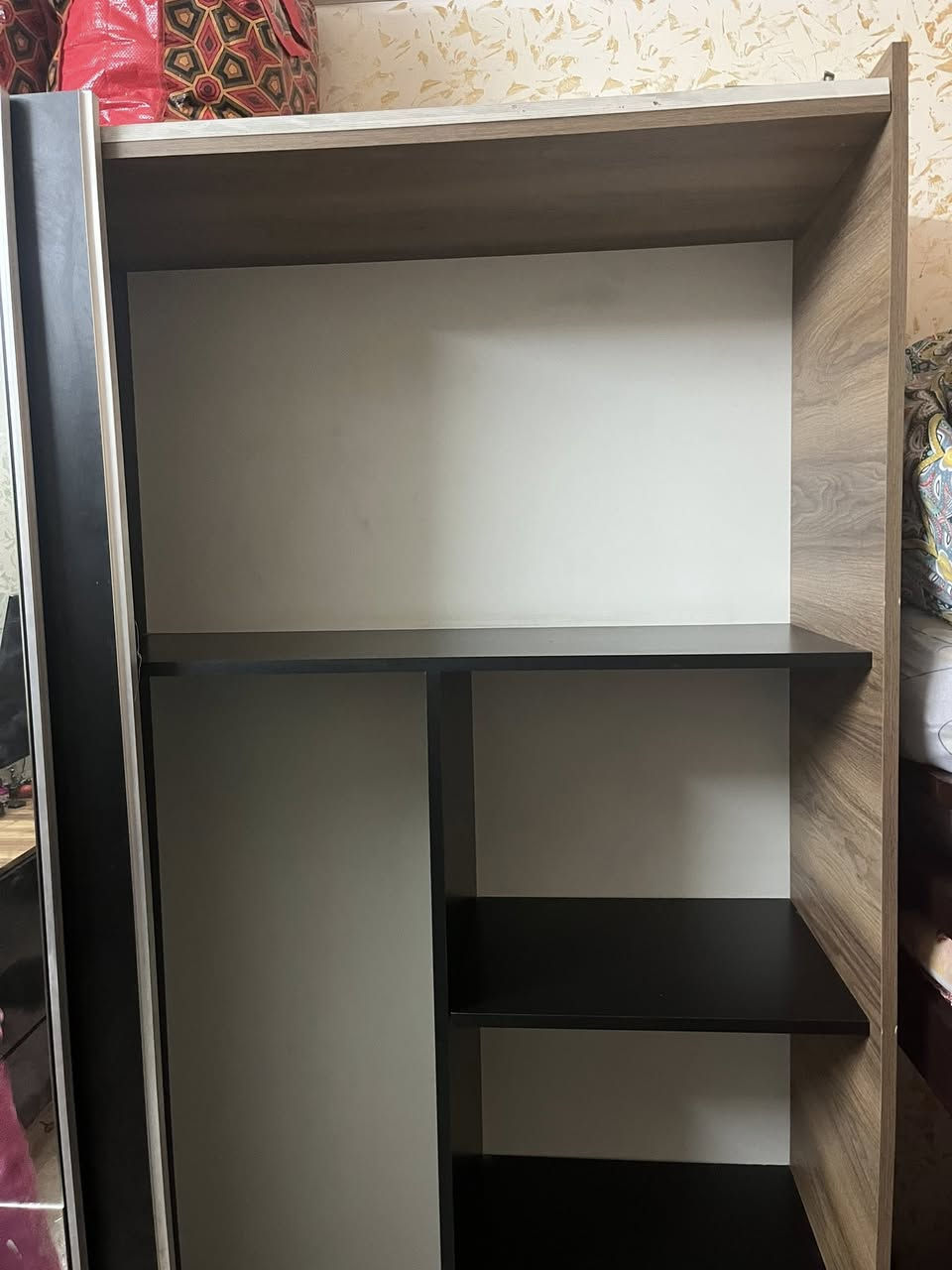 سلام عليكم غرفة نوم تركية مكونة 6 قطع السعر 350 ألف للتواصل واتساب ***********
