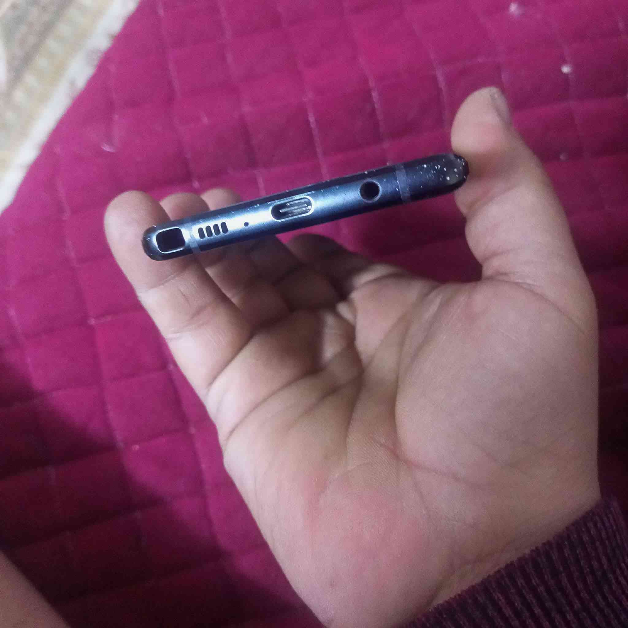 السلام عليكم ورحمة الله نوت ٩ شرق اوسط للبيع نقص قلم وبي فطور بسيطه والكامرة الاماميه بيهه تراب مغوشه السعر 100 قفل مكاني بغداد الكرخ....


**إذا كنت صاحب هذا الإعلان وتريد حذفه لأي سبب، رجاءا أرسل رسالة إلى الدعم الفني**