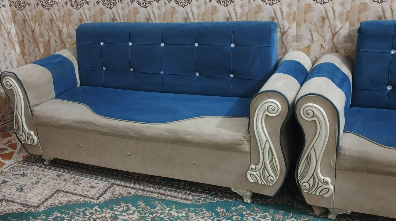 تخم للبيع نضيف عشر مقاعد اتصال ***********
