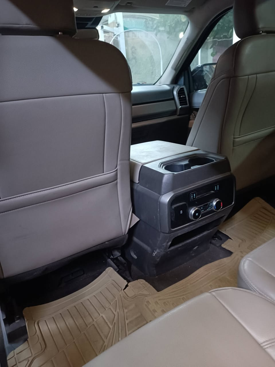 فورد اكسبديشن ٢٠٢٠XLT
 حادثه معه الصور
السعر٢٦٥$ سياره حاليا متواجده في بابل
***********
